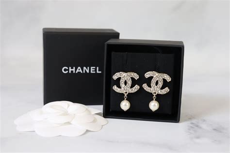 luxury closet chanel earrings.